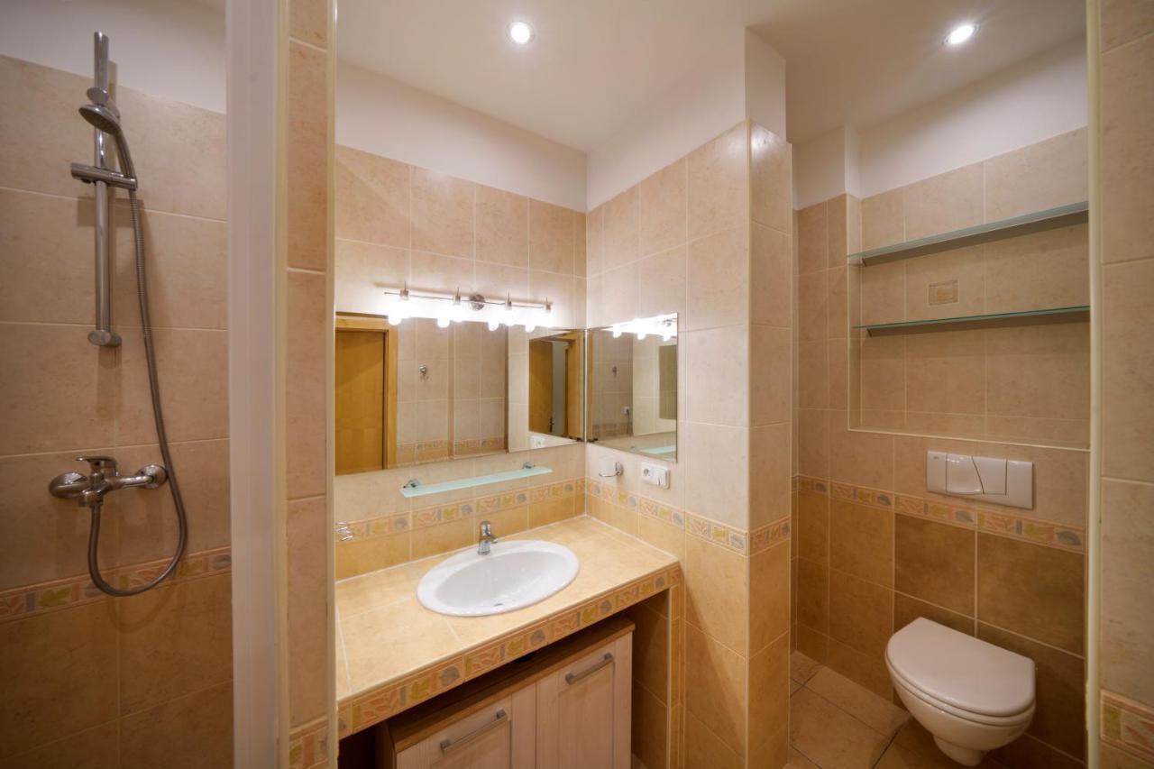 פראג Dlouha Apartment With Balcony מראה חיצוני תמונה