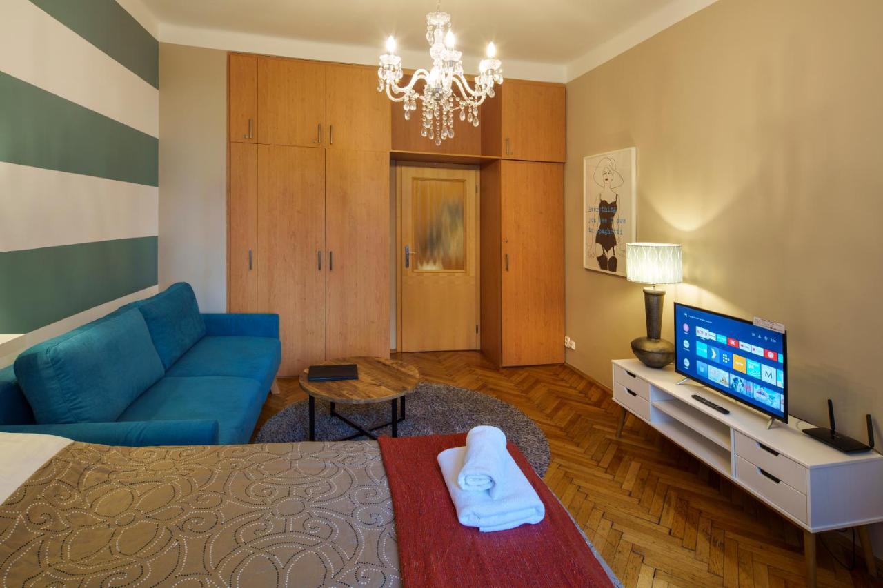 פראג Dlouha Apartment With Balcony מראה חיצוני תמונה
