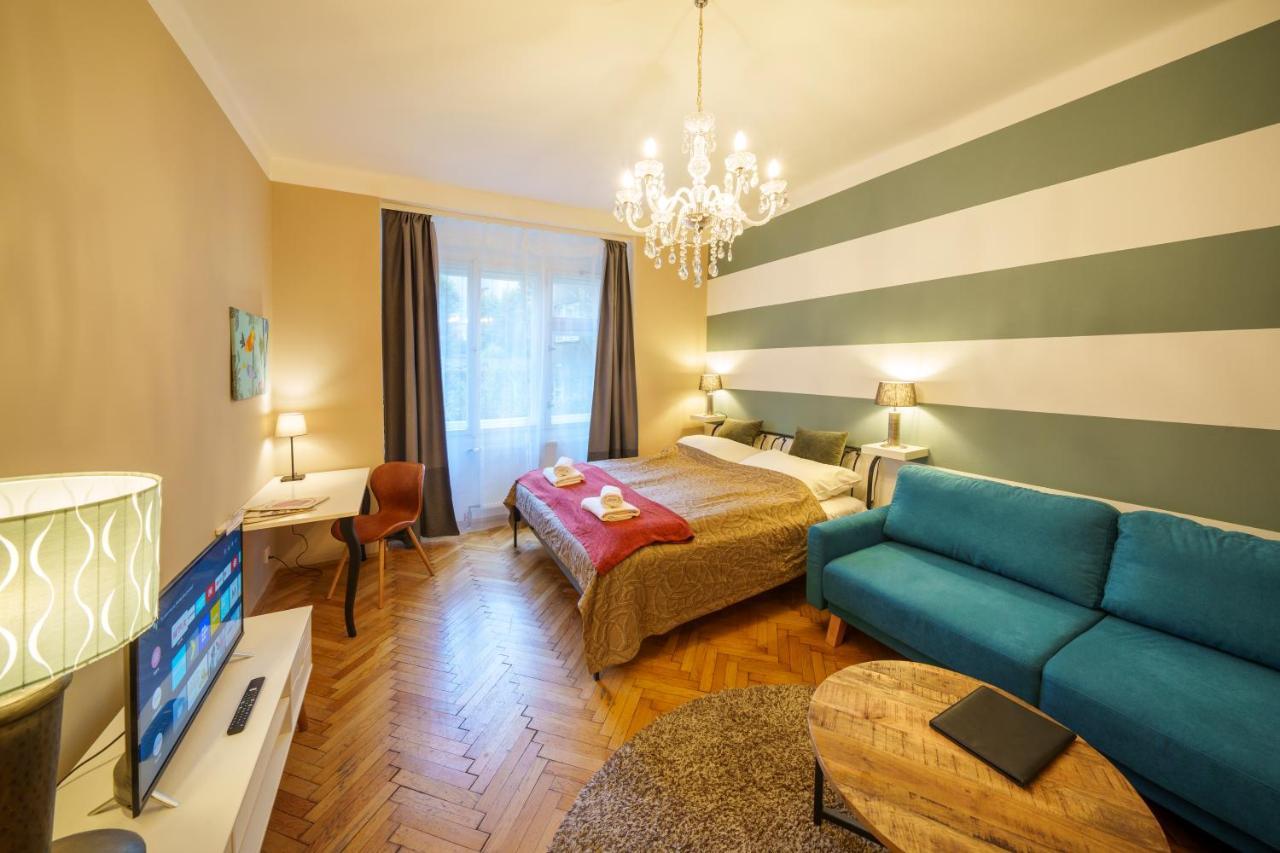 פראג Dlouha Apartment With Balcony מראה חיצוני תמונה