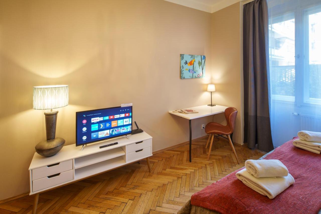 פראג Dlouha Apartment With Balcony מראה חיצוני תמונה