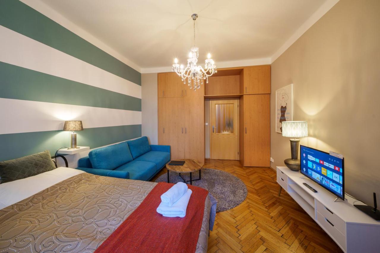 פראג Dlouha Apartment With Balcony מראה חיצוני תמונה