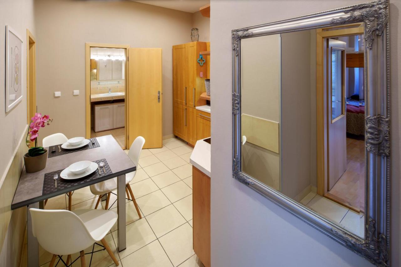 פראג Dlouha Apartment With Balcony מראה חיצוני תמונה